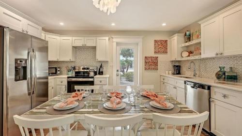 Canal Lower Gorgeous 3 bed 3 bath near SK Village - photo 15
