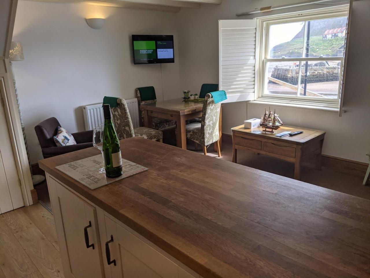 Whitby Sea View Cottage Prime Historic Old Town Location
