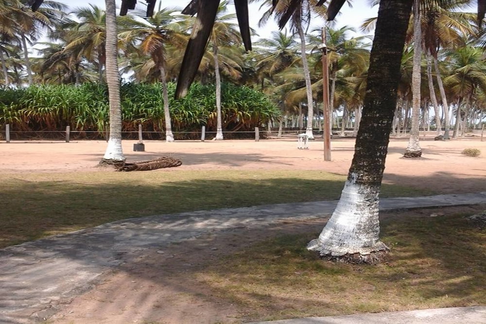 Hôtel Campement Chez Laura in Jacqueville, Côte D'Ivoire