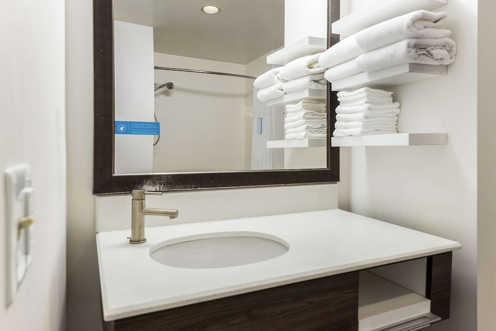 Hampton Inn by Hilton Columbus I 70E Hamilton Rd - photo 42