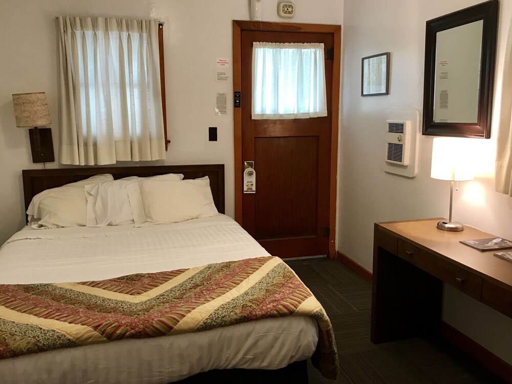 Chalet Motel - photo 11