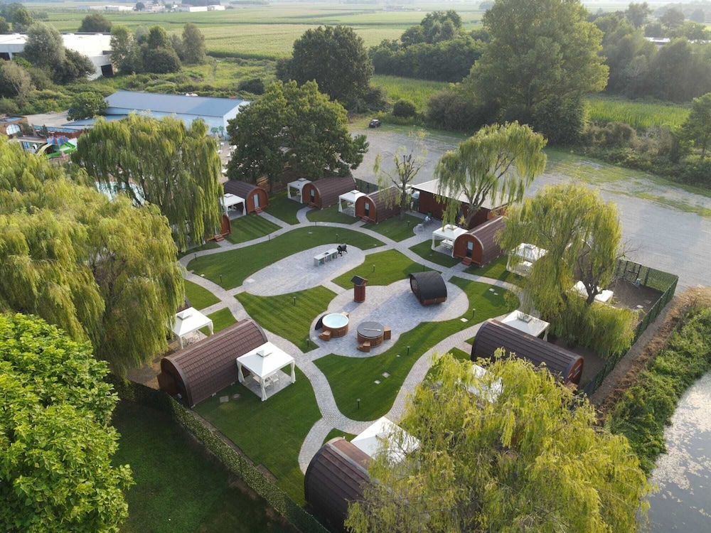 VICOLUNGO Glamor Lodge & Spa Ondaland waterpark — 4-Star Luxury Hotel in Vicolungo, Italy