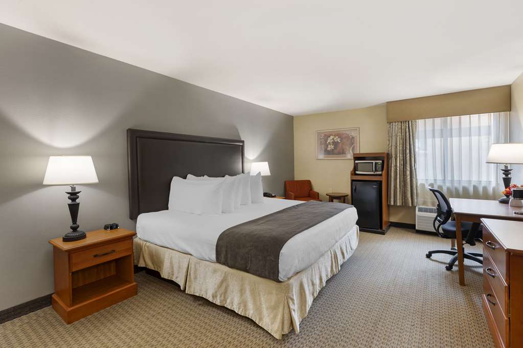 Best Western Plus The Charles Hotel - photo 14