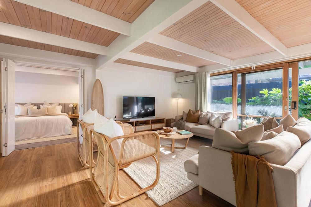 Sol Coastal Retreat Outdoor Spa and Sauna in Rosebud, Australia