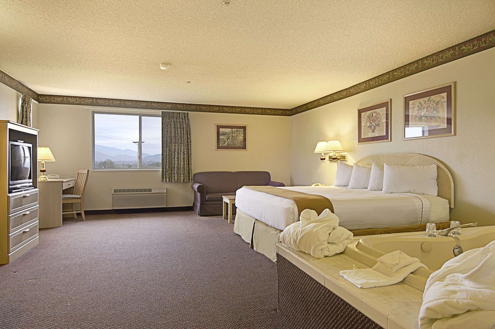 Holiday Inn Express Redding North by IHG - photo 24