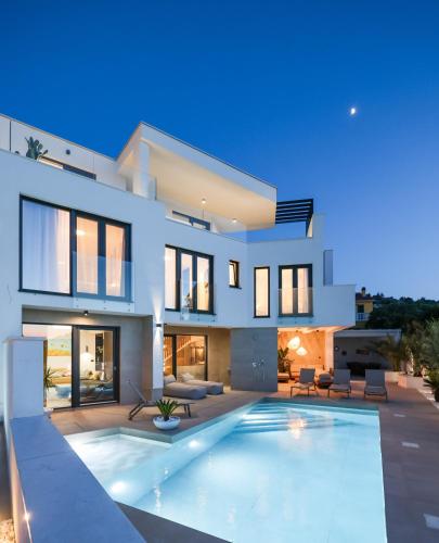 Villa Corus — 4-Star Luxury Hotel in Murter, Croatia