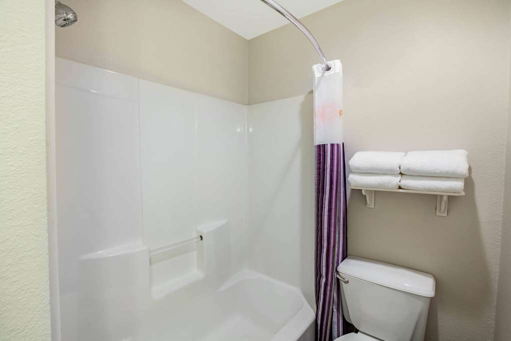 La Quinta Inn & Suites by Wyndham Houston Baytown East - photo 17