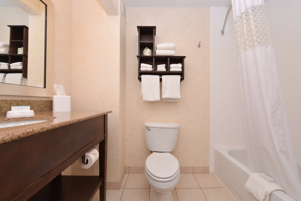 Hampton Inn & Suites Pueblo Southgate - photo 32
