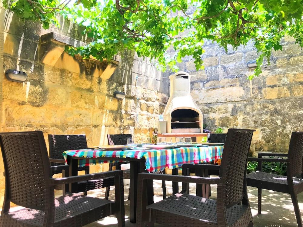 Ta Martin Farmhouse Holiday Home In Gozo Malta 15598653 — Xewkija