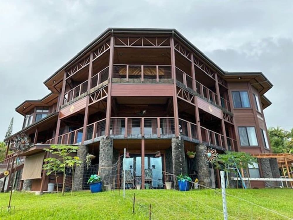 Hawaii Magic Skies B&B Farmstay — 4-Star Luxury Hotel in Hilo, United States