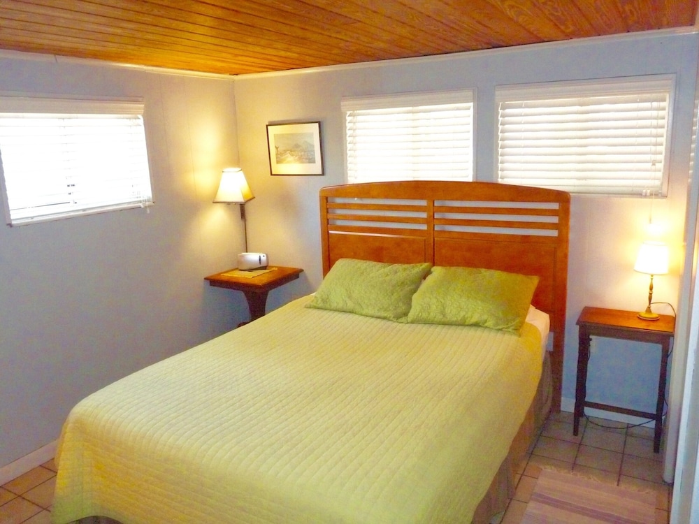 Crescent Palms - photo 3