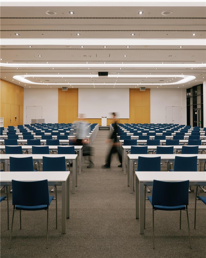 The divisible Bonhoeffer Hall offers space for up to 600 people for large events