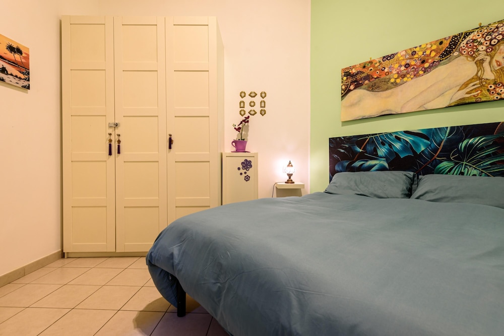 Appartamento JFK Mergellina — 4-Star Luxury Hotel in Naples, Italy