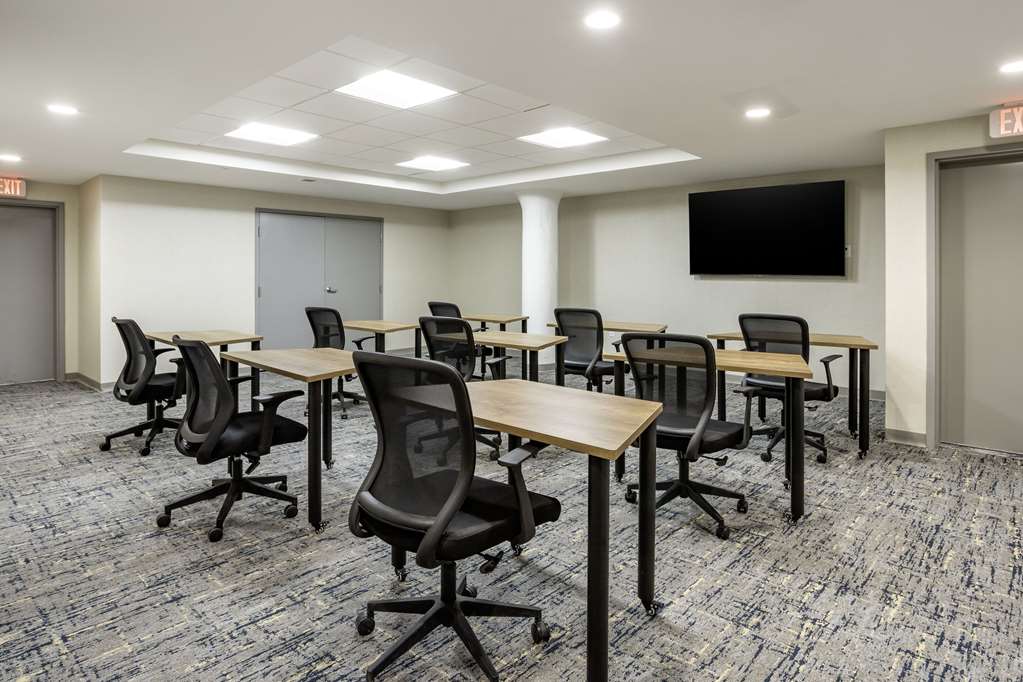 Comfort Inn & Suites Newark Liberty International Airport - photo 47
