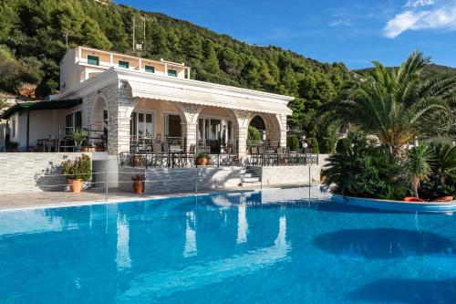 Sunset Premium Studio 7 — 4-Star Luxury Hotel in Lefkada, Greece