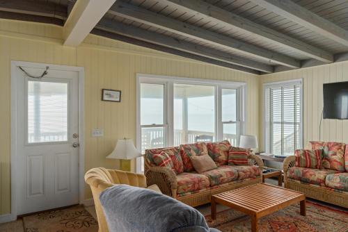 Admiral's Quarters by Oak Island Accommodations - photo 17