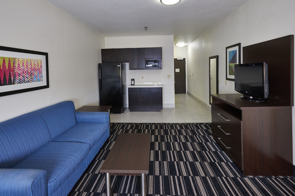Holiday Inn Express & Suites Birmingham South Pelham by IHG - photo 13
