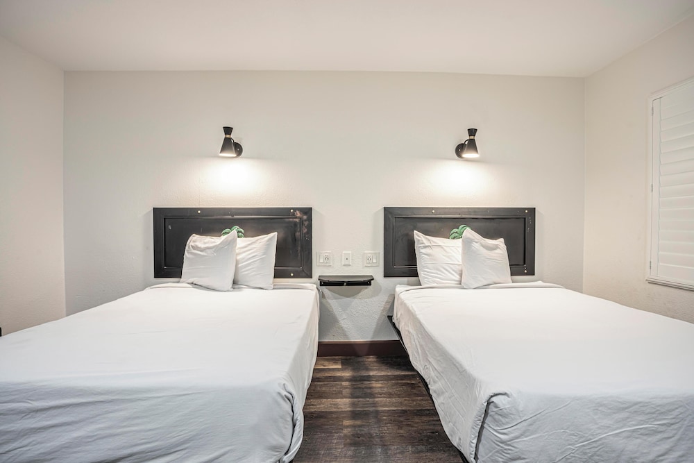 The Greens Hotel Stockton Blvd in Sacramento, United States