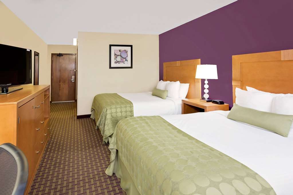 Ramada by Wyndham Marquette - photo 9