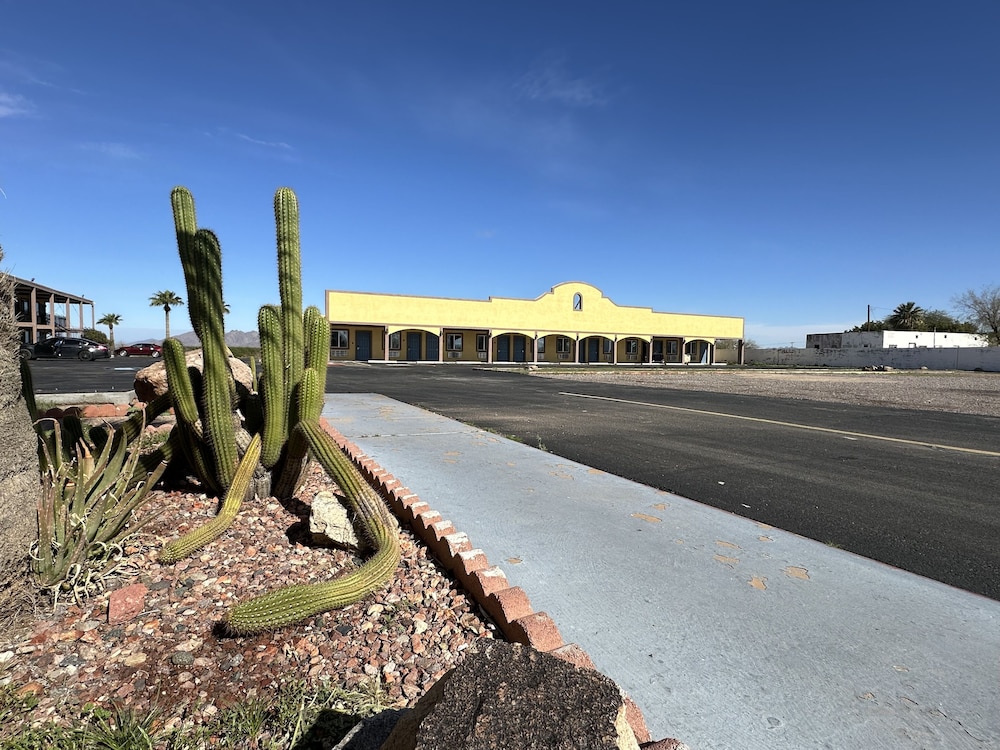 Gila Bend Lodge - photo 2