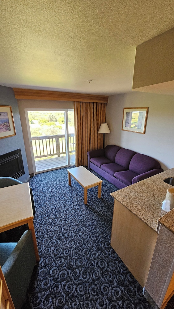 Lighthouse Suites Inn - photo 20