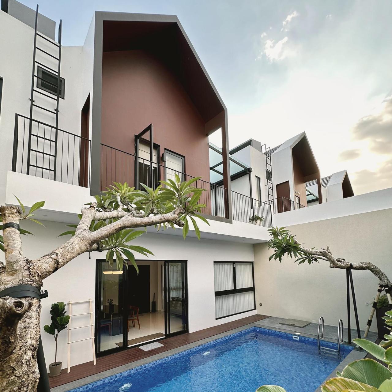 Cerita di Villa Your Second Home in Batu — 4-Star Luxury Hotel in Malang, Indonesia