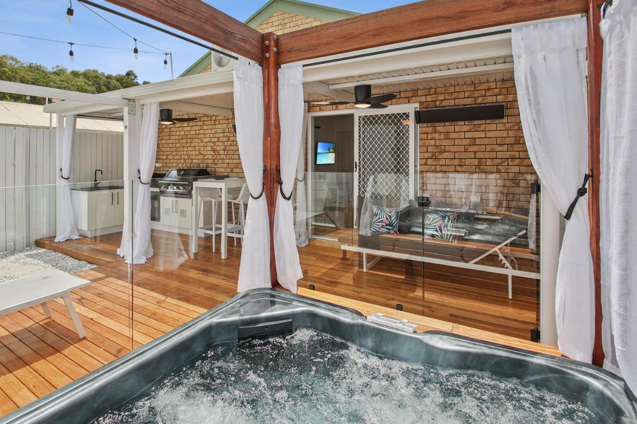 Private Outdoor Spa Fire Pit the Retreat Coolum Beach — 4-Star Luxury Hotel in Coolum Beach, Australia
