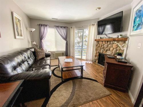 Inn Building Condo 206 Beautiful updated condo — 4-Star Luxury Hotel in Garden City, United States