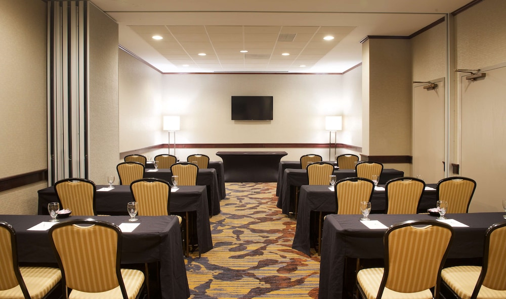 Embassy Suites by Hilton Seattle Bellevue - photo 61