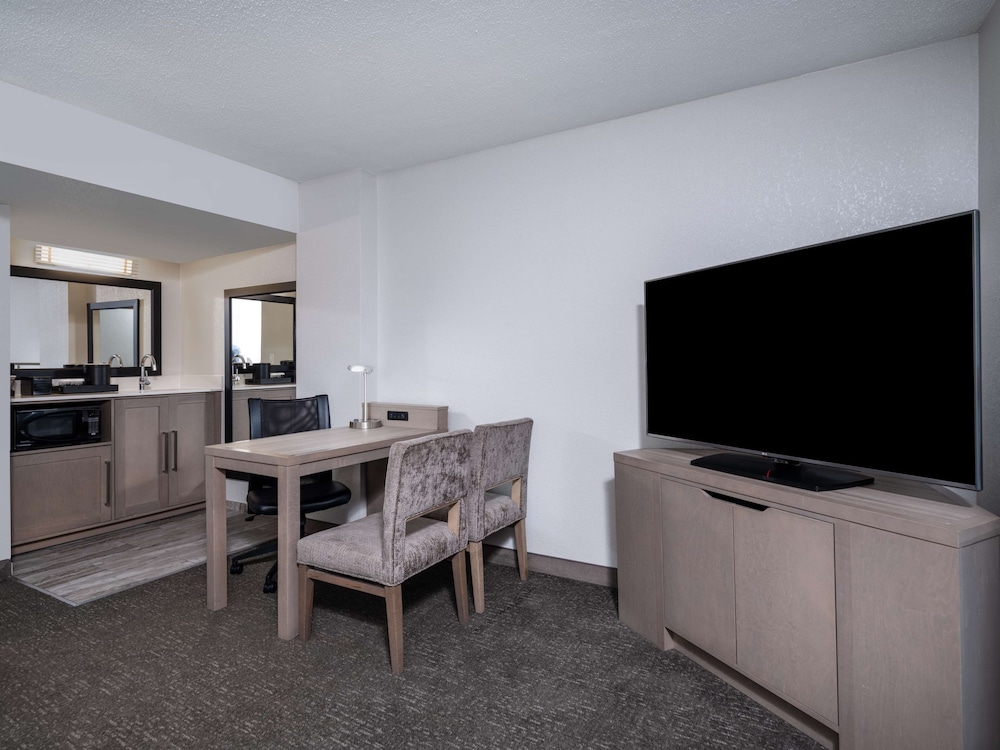 Embassy Suites by Hilton Baltimore Hunt Valley - photo 17