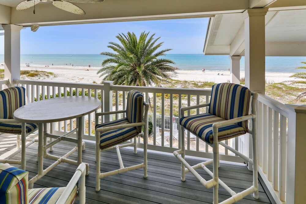 Sunset Villas 3 — 4-Star Luxury Hotel in Redington Shores, United States