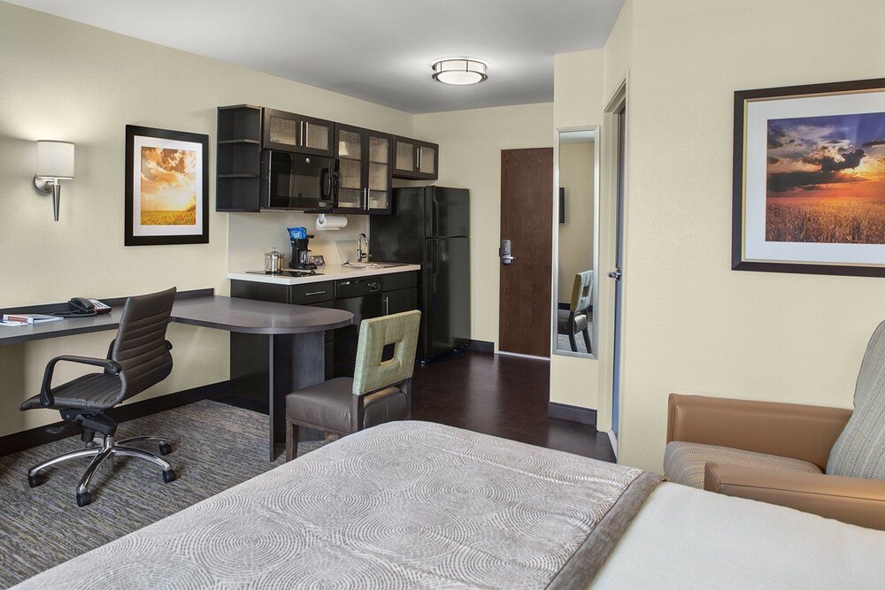 Candlewood Suites Lake Charles South by IHG - photo 10