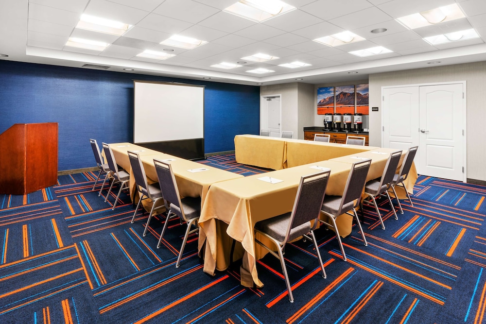 Hampton Inn & Suites Fairbanks - photo 31