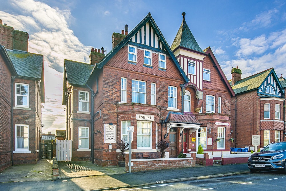 Esklet Guest House — 4-Star Luxury Hotel in Whitby, United Kingdom
