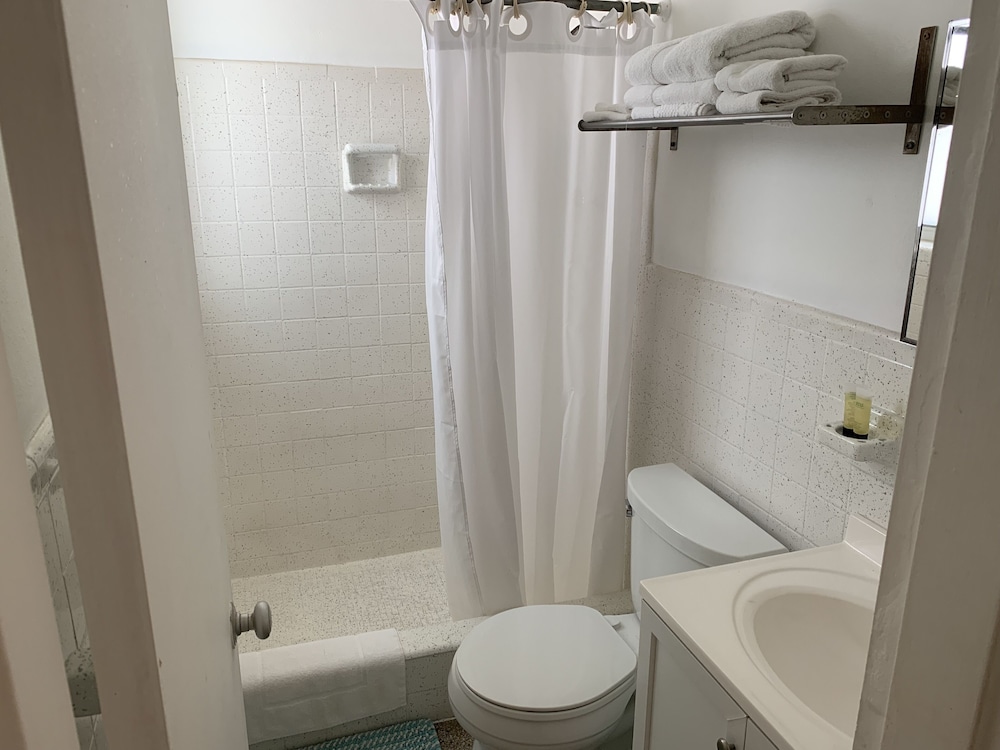 Tiana Beach Inn - photo 27