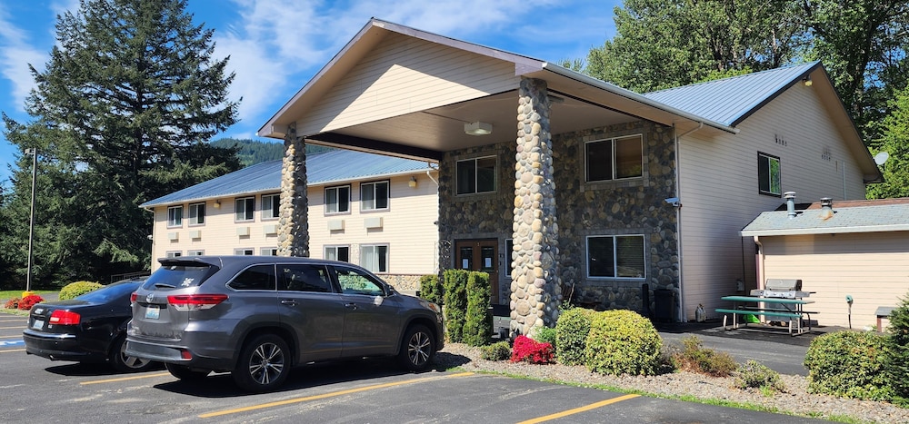Crest Trail Lodge 5084243 — Yakima