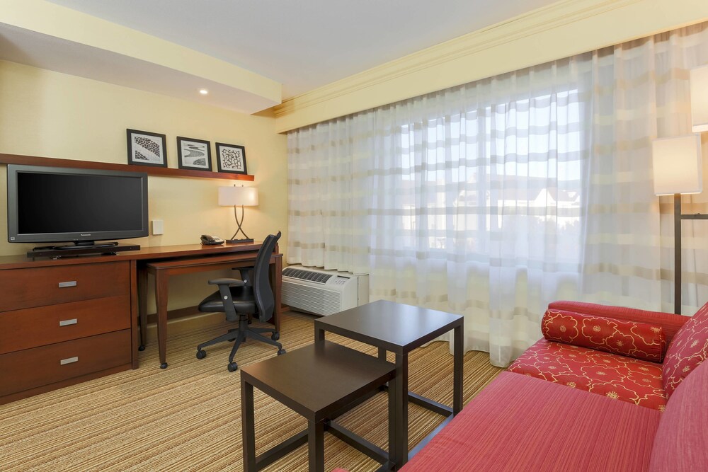Courtyard by Marriott Potomac Mills Woodbridge - photo 10