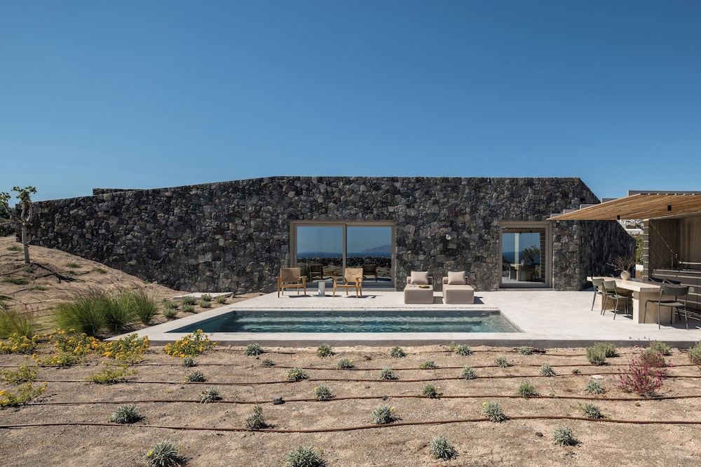 Aesthesis Boutique Villas Katikies — 4-Star Luxury Hotel in Fira, Greece