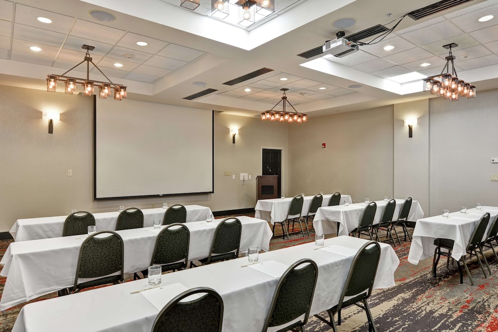 Doubletree by Hilton Hattiesburg MS - photo 43