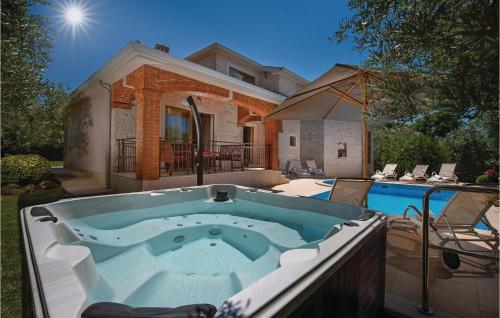 Gorgeous Home In Tar With Wifi — 5-Star Luxury Hotel in Tar, Croatia