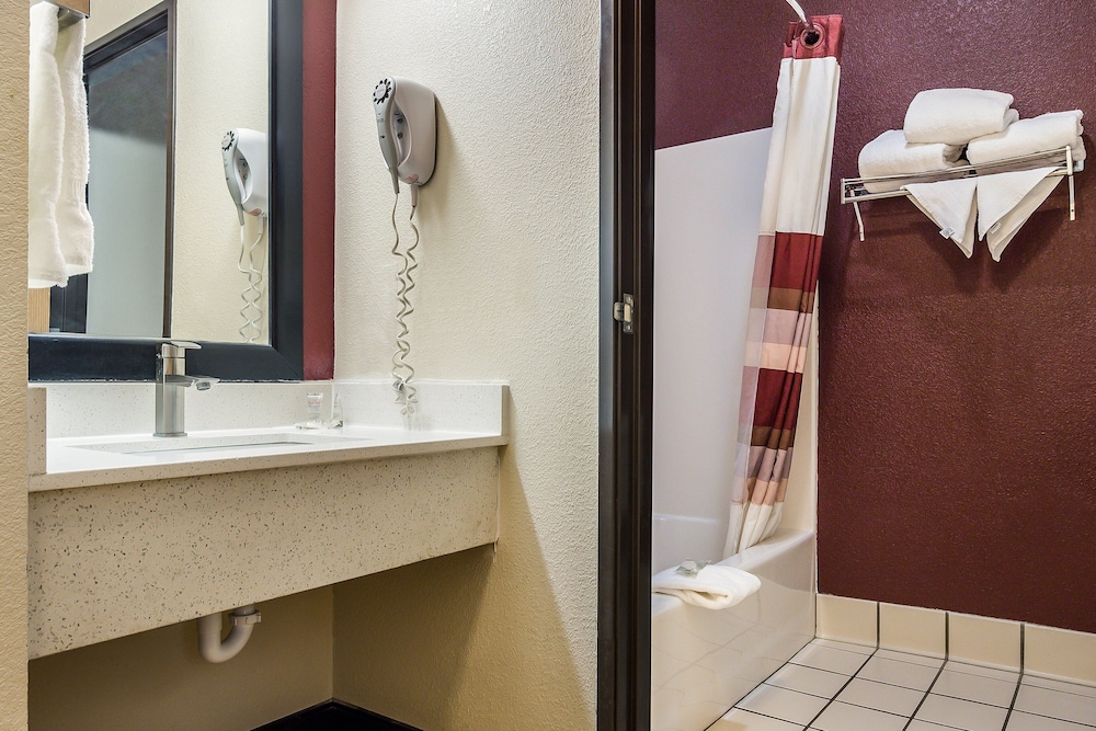 Red Roof Inn St Louis Troy IL - photo 26