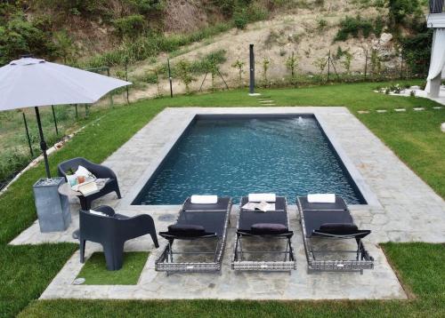 Villa Grassi with private pool Nizza Monferrato — 4-Star Luxury Hotel in Calamandrana, Italy