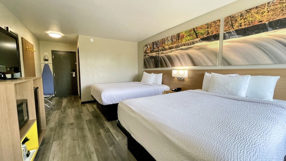 Days Inn by Wyndham Columbus IN - photo 15