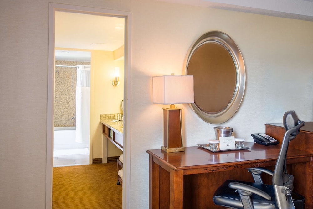 Doubletree by Hilton Philadelphia Airport - photo 23