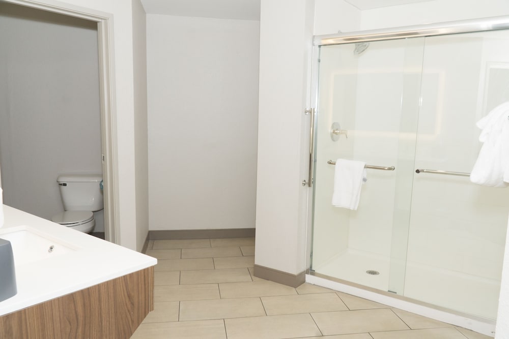 Holiday Inn Express Hotel & Suites Madison by IHG - photo 50