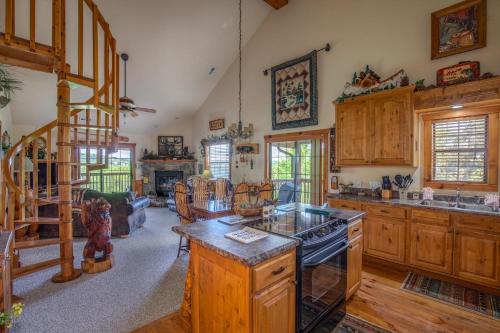 2BR Loft Village At Indian Point 1912 near SDC Free Tickets Daily up to 500 in Branson, United States