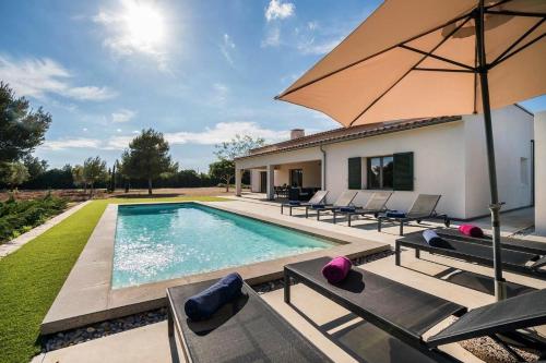 Villa Can LlorenA — 4-Star Luxury Hotel in Porto Cristo, Spain