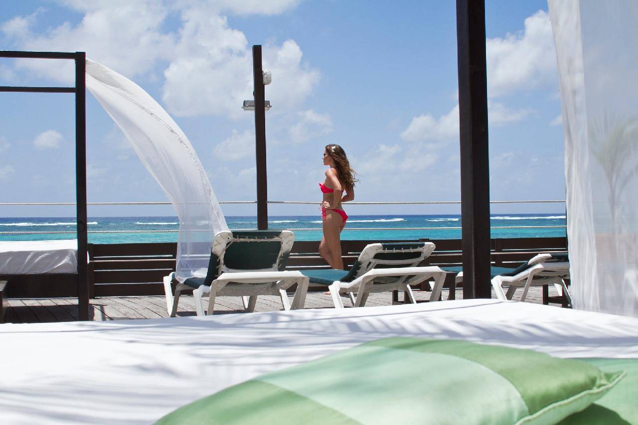 Silver Point Villa Hotel