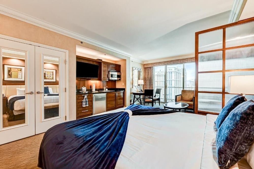 MGM Signature Deluxe Balcony Strip View Suite