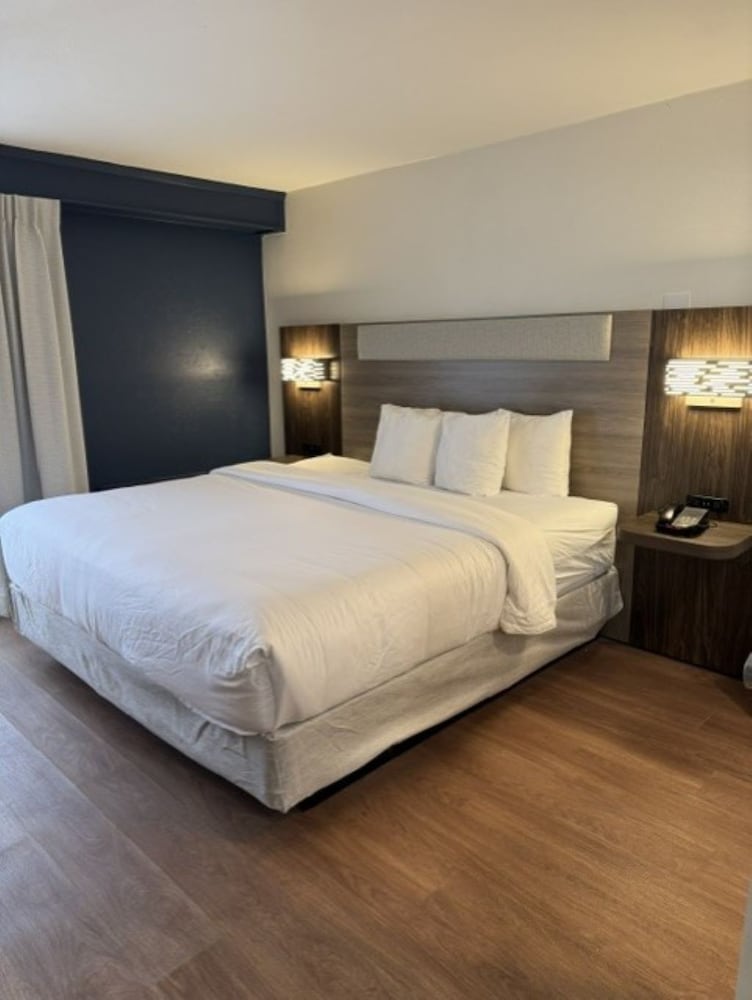 Holiday Inn Express Denver Central North by IHG - photo 11